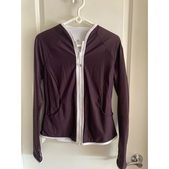 Lululemon Find Your Bliss Jacket in Black Cherry - Picture 2 of 5